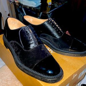 Mens patent leather pony Oxford shoes with chain detail